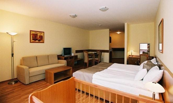 Panorama Wellness Apartman Hotel Hajduszoboszlo Room photo